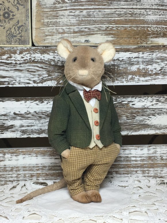 artist-toy-mouse-patterns-clothes